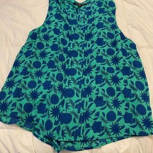 Sleeveless dress shirt